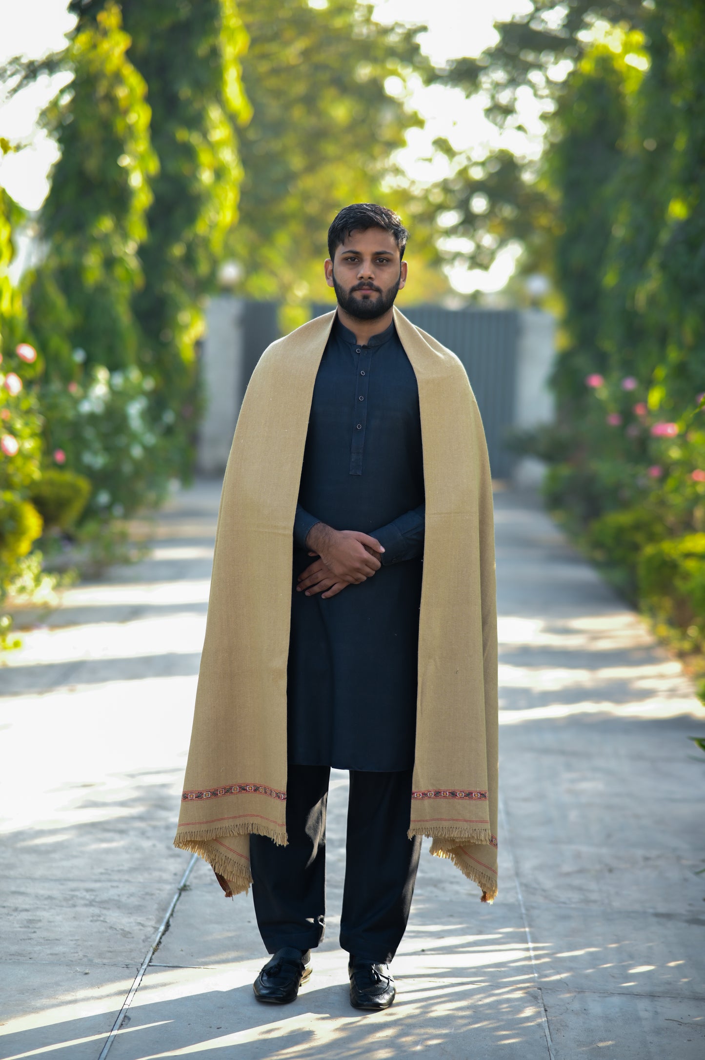 Pure Woolen Kashmiri Dhussa Shawl — Daman-e-Khaas Signature Collection