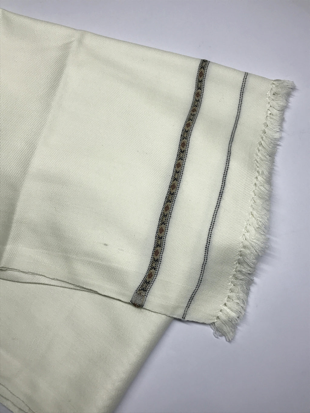 Elegant Off-White Wool Shawl – Single Border Design