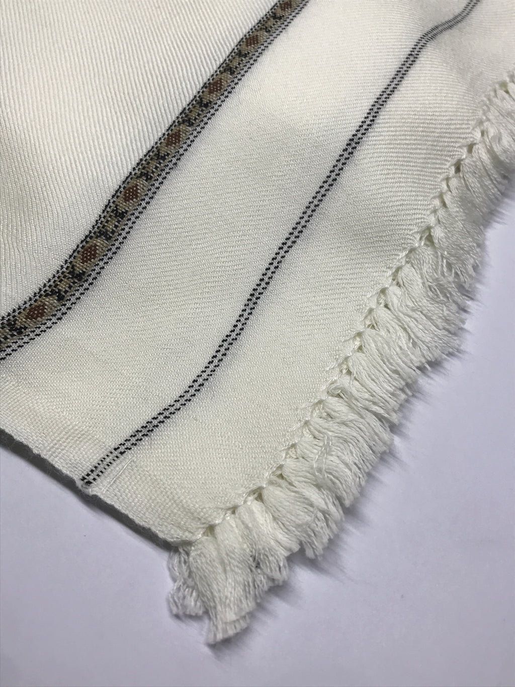 Elegant Off-White Wool Shawl – Single Border Design